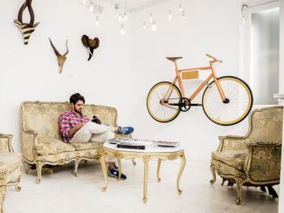 Interior de Slowroom, tienda y taller de bicis en el madrileño barrio de Las Salesas.