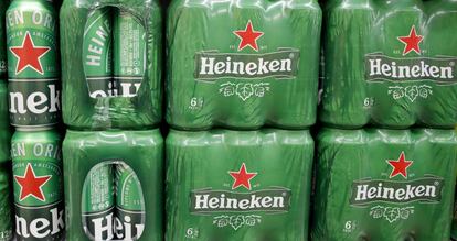 FILE PHOTO: Cans of Heineken beer are displayed at a supermarket of Swiss retailer Denner in Glattbrugg