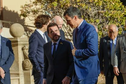 El presidente del Gobierno, Pedro Sánchez (d) y el president de la Generalitat, Pere Aragonès (i), inauguran el superordenador MareNostrum 5. 