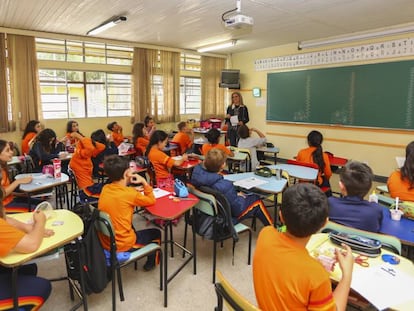 Alunos em uma sala de aula.