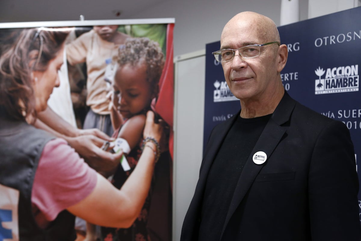 El homenaje del lotero de un pueblo de Murcia al calvo de la Lotería de Navidad, fallecido en 2024: migas, arroz caldero y amigos de Reino Unido
