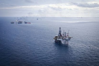 Plataformas petroleras en el yacimiento Ku Maloob Zaap en el Golfo de México.