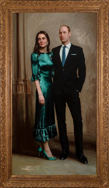 Primer retrato oficial de Guillermo de Inglaterra y Kate Middleton, duques de Cambridge, que se exhibirá en la universidad de Cambridge y ha sido presentado el 23 de junio de 2022.