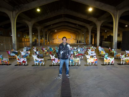 Jordi Mollà, en las bodegas gaditanas donde pintó los 65 toros.