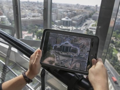 Aplicación para que los visitantes del Faro de Moncloa puedan ver de cerca los edificios singulares. 