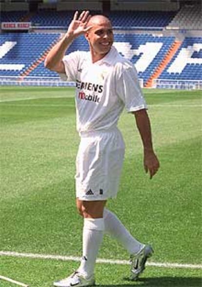 Ronaldo estrena la camiseta del Real Madrid.