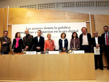 De izquierda a derecha: Javier Sierra, Blanca Berasategui, Rodrigo Fresán, Lorenzo Silva, Milagros del Corral, Julia Navarro, Elvira Lindo, Julio Llamazares, Juan Cruz y Joaquín Álvarez de Toledo.