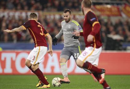 Jesé conduce el balón instantes antes de meter el 0-2 a la Roma.