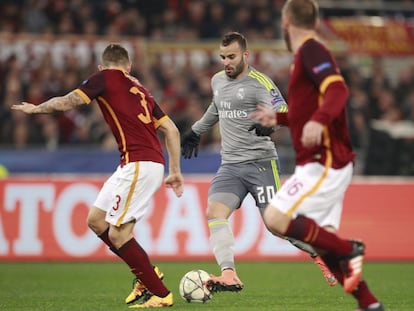 Jes&eacute; conduce el bal&oacute;n instantes antes de meter el 0-2 a la Roma.