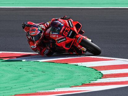 Pecco Bagnaia, con la Ducati, en los entrenamientos de este fin de semana en el GP de San Marino.