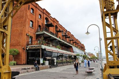 La última novedad de Puerto Madero (en la imagen) es Faena Arts Center, un espacio instalado en un antiguo molino harinero. Grande y amplio, alberga los sueños contemporáneos de artistas y diseñadores nacionales y extranjeros. Las exposiciones más vanguardistas sacan partido al espacio, con cuerdas que cuelgan del techo o pirámides de luz que se alzan hacia el cielo.