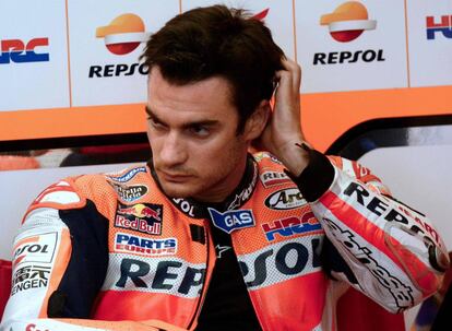 Pedrosa, en el box del circuito de Le Mans.