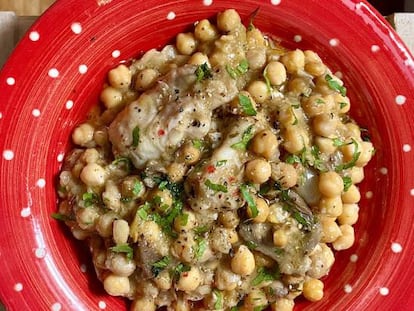 Guiso exprés de garbanzos, alcachofas y bacalao