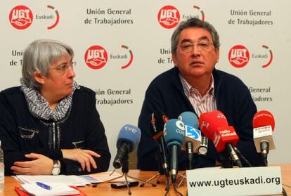 Ferrer, junto a la secretaria de Acción Sindical de UGT Euskadi, Maribel Ballesteros.