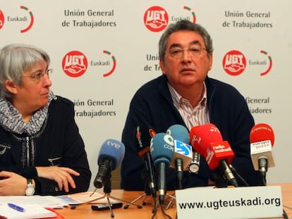 Ferrer, junto a la secretaria de Acción Sindical de UGT Euskadi, Maribel Ballesteros.