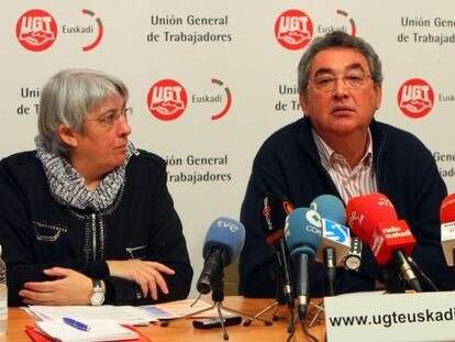 Ferrer, junto a la secretaria de Acción Sindical de UGT Euskadi, Maribel Ballesteros.