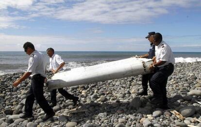 Posible resto del vuelo MH370 hallado en la isla Reuni&oacute;n. 