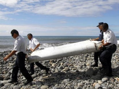 Posible resto del vuelo MH370 hallado en la isla Reuni&oacute;n. 