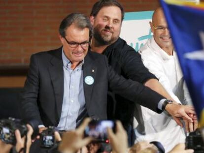 El presidente de la Generalitat, Artur Mas, el l&iacute;der de ERC, Oriol Junqueras y el cabeza de lista de Junts pel S&iacute;, Ra&uuml;l Romeva. 