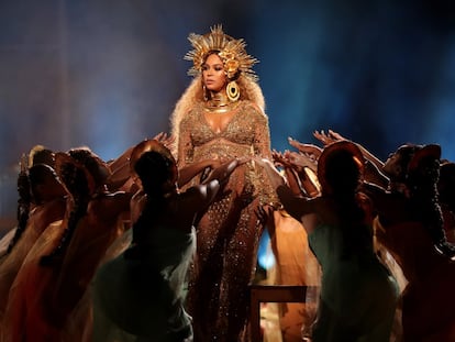 Beyoncé, durante su actuación en la gala de los Grammy 2017.