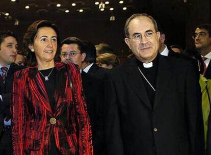 El obispo de Córdoba, Juan José Asenjo, y la alcaldesa Rosa Aguilar.