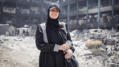 Fátima Hassouna, fotoperiodista retratada en 'Put Your Soul On Your Hand And Walk', en una imagen de Instagram