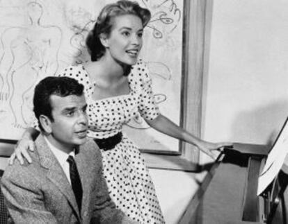 Richard Adler con su mujer, la actriz Sally Ann Howes, en 1961.