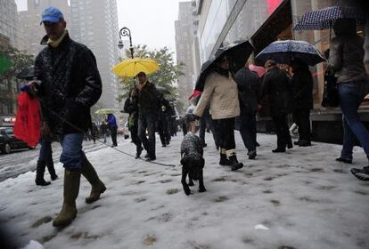 Las calles de Nueva York se han cubierto de nieve más pronto de lo habitual.