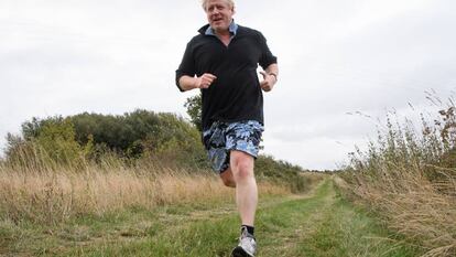 Boris Johnson, corriendo por los alrededores de su residencia, en Thame (Reino Unido) este martes.