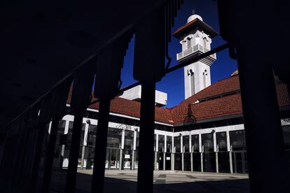 Centro de Cultural Islmico de Madrid, conocido como la Mezquita de la M-30, celebra este sbado una jornada de puertas abiertas. En la imagen, el patio del centro, desde donde puede verse su caracterstico minarete.