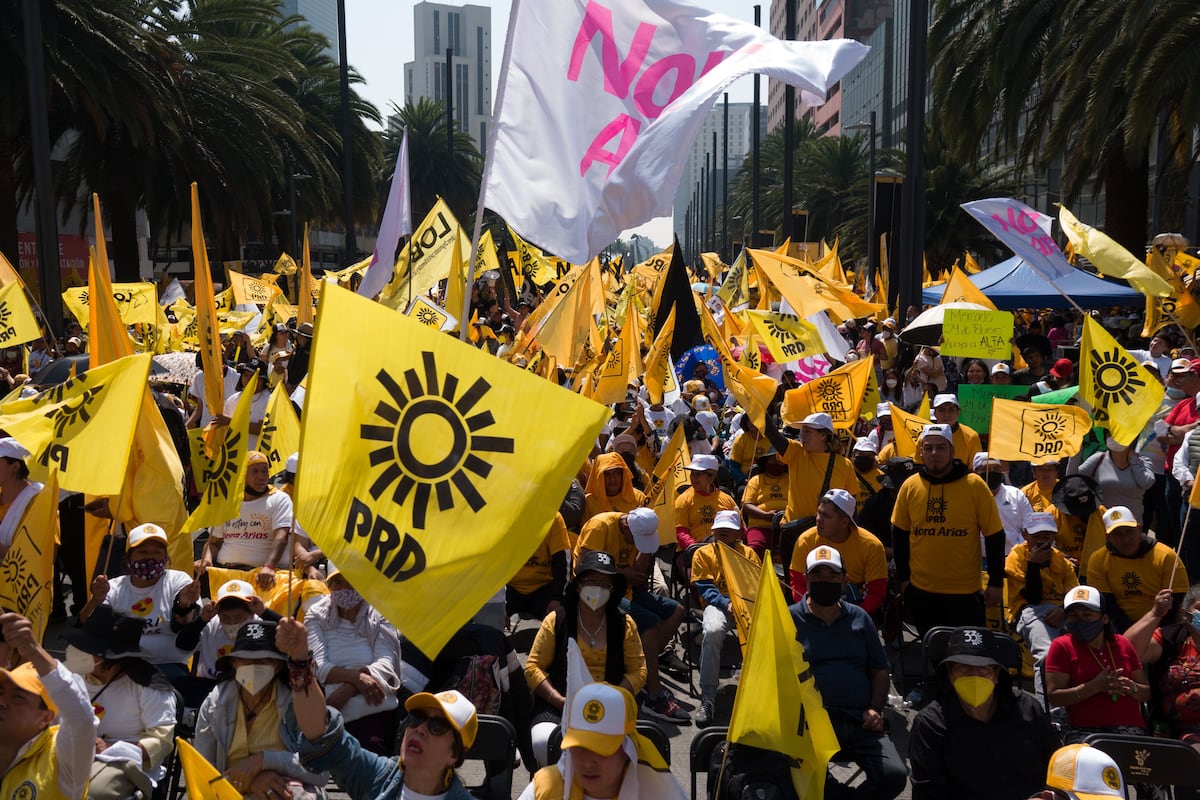 El INE notifica al PRD su pérdida de registro como partido político |  Elecciones mexicanas 2024 | EL PAÍS México