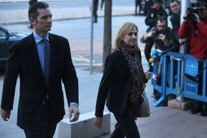 La Infanta y Urdangarin llegan al juzgado de Palma el pasado 11 de enero.