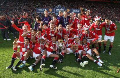 Los jugadores del Manchester United celebran su triunfo en la 'Premier'.