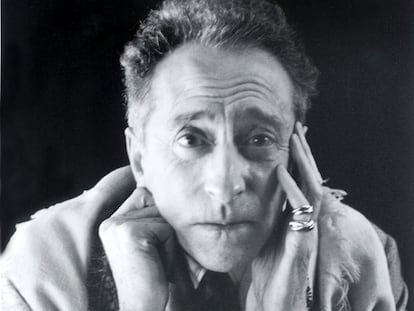 The French poet Jean Cocteau always wore his Trinity de Cartier ring on his little finger.