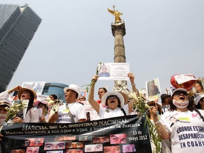 Cientos de familiares de v&iacute;ctimas de desaparici&oacute;n protestan en M&eacute;xico.