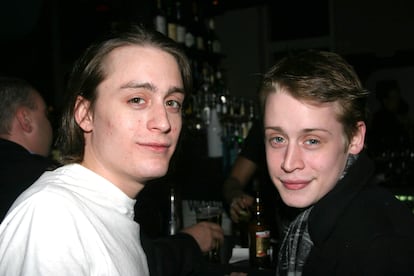 Kieran and Macaulay Culkin in 2005, at a party in New York after the premiere of a play.