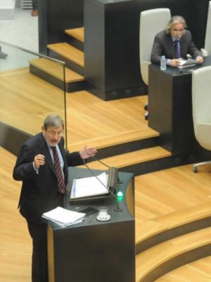 Jaime Lissavetzky y Ángel Pérez, durante el el Pleno municipal.