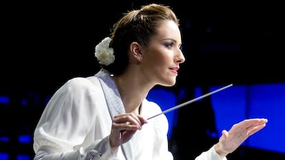 Alondra de la Parra dirige un concierto por el bicentenario de la independencia, el 15 de septiembre de 2010, en Ciudad de México.