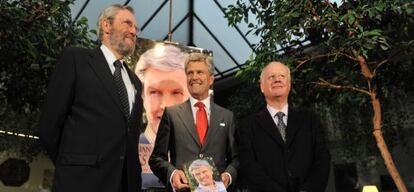 En la presentación del acto, de izquierda a derecha, Rafael Moreno, Juan Antonio Ruiz Espartaco y Juan Echanove.