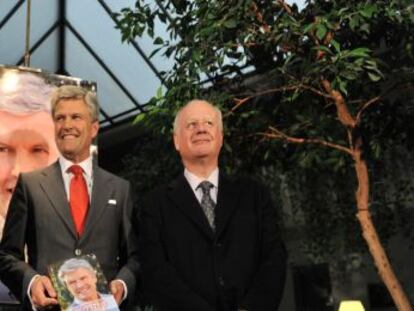 En la presentación del acto, de izquierda a derecha, Rafael Moreno, Juan Antonio Ruiz Espartaco y Juan Echanove.