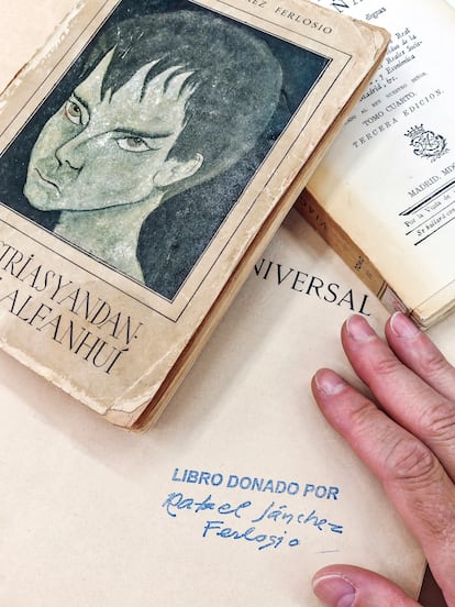 Libros donados por Rafael Sánchez Ferlosio para su biblioteca.