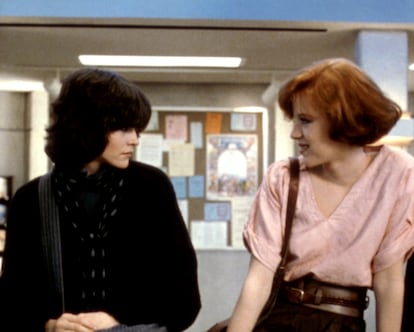 Ally Sheedy y Molly Ringwald en 'El club de los cinco' (1985).