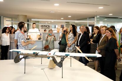 Momento de la visita a las empresas que forman parte de la incubadora de logística del Consorcio de la Zona Franca de Barcelona.