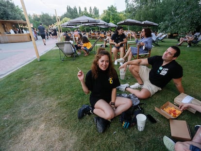 Ambiente y normas anticovid el lunes en el jardín botánico de la UCM, donde se desarrollan los conciertos Noches del Botánico.