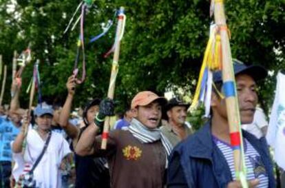 Uno de los campesinos falleció en el hospital al que fue trasladado desde el lugar de los enfrentamientos, a unos 40 minutos, mientras que el otro perdió la vida en el trayecto. EFE/Archivo