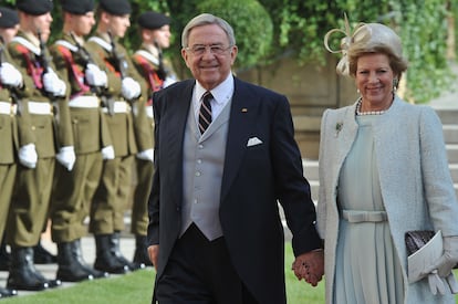 Constantino de Grecia, junto a su esposa, en Luxemburgo, en octubre de 2012.