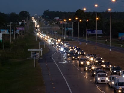 El tráfico en la Ruta Interbalnearia, que conecta Montevideo y Punta del Este.