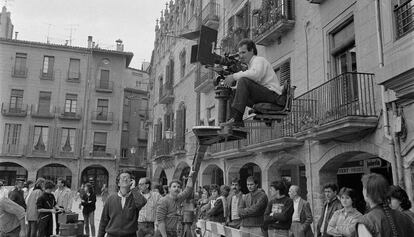 Olivella va captar la vida cultural, com ara el rodatge, a Vic, de 'Laura, del cielo llega la noche', el 1986.