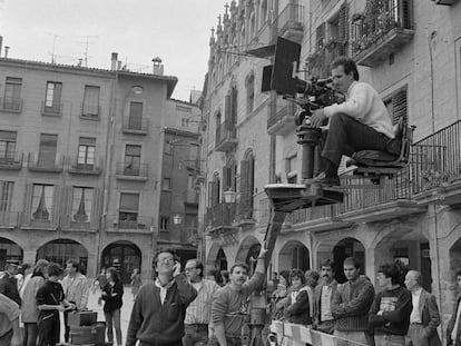 Olivella va captar la vida cultural, com ara el rodatge, a Vic, de 'Laura, del cielo llega la noche', el 1986.