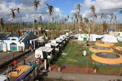 Depuradoras en Filipinas tras el tifón Yolanda, en noviembre de 2013.